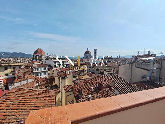 Appartamento quadrilocale in affitto in Piazza di Santa Maria Novella, Santa Maria Novella, Firenze