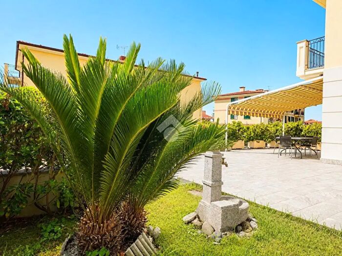 Appartamento trilocale in vendita in Via Garibaldi, Riva Ligure