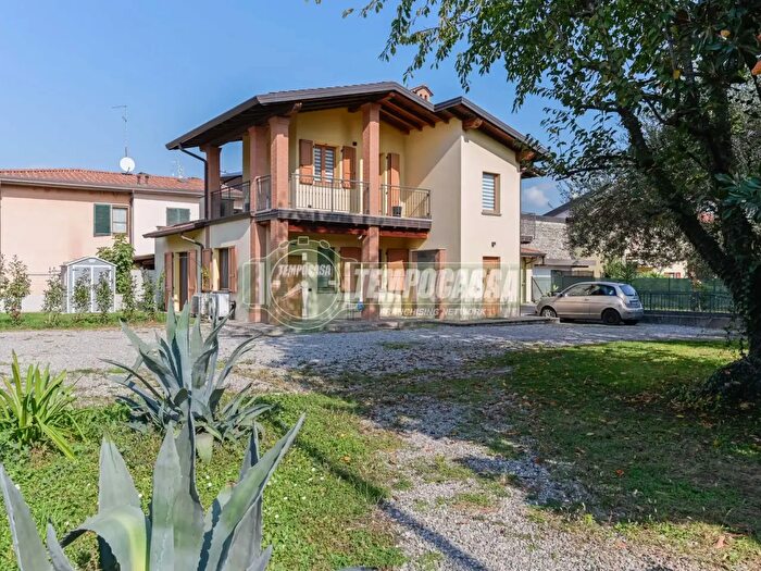 Appartamento quadrilocale in vendita in Viale Papa Giovanni XXIII, Grassobbio