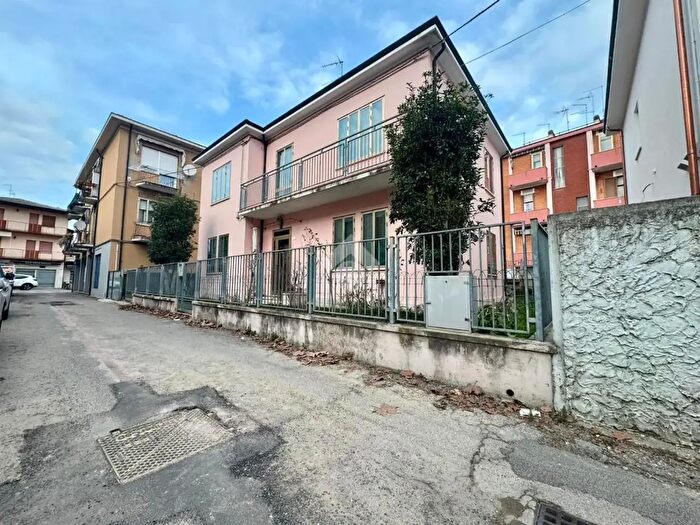 Casa con 5 locali in vendita in Via Fratelli Cairoli, Rovigo