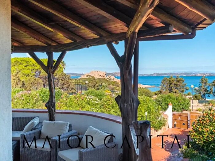 Casa con 9 locali in vendita in Arzachena