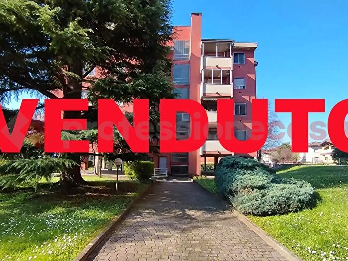 Appartamento trilocale in vendita in Via Pietro Nenni, Locate Di Triulzi