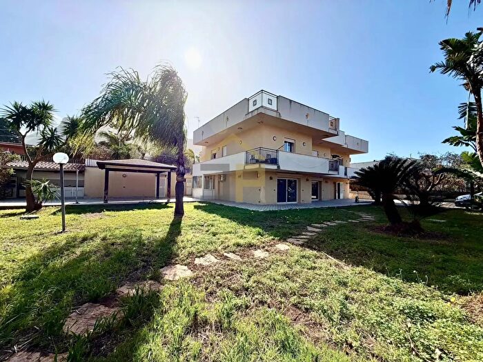 Casa con 9 locali in vendita in Contrada Calarossa, Terrasini