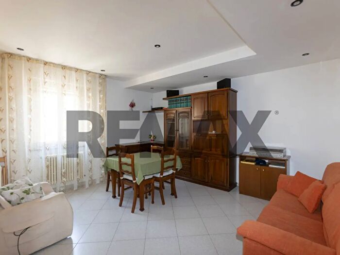 Appartamento con 6 locali in vendita in Via Castelfidardo, Jesi