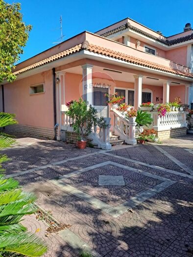 Casa con 7 locali in vendita in Via Telemaco, Ardea