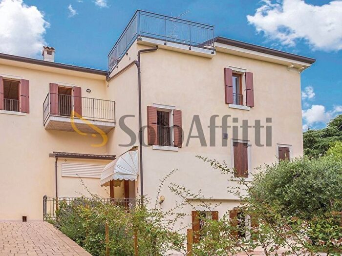 Appartamento trilocale in affitto in Poiano, Verona