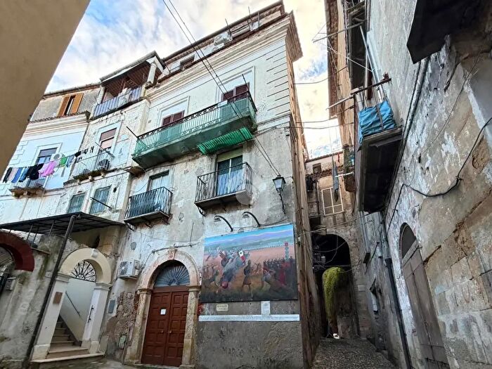 Appartamento quadrilocale in vendita in Via Santa Lucia, Cosenza