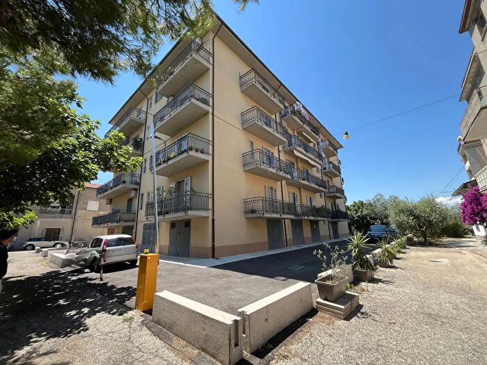 Appartamento con 8 locali in vendita in Via Pietro Micca, Vasto