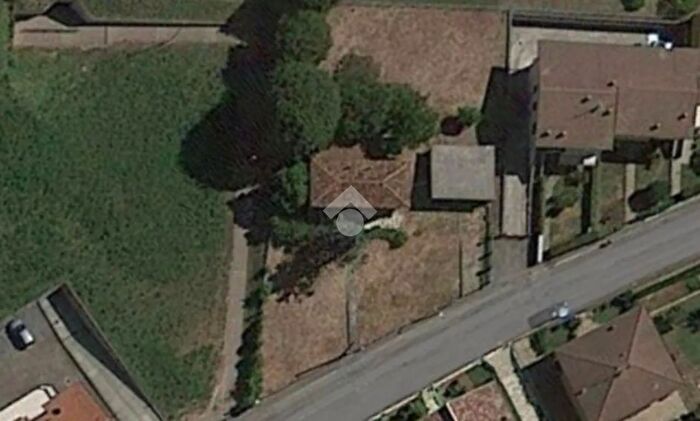 Casa con 7 locali in vendita in Via SantAntonino, Montello