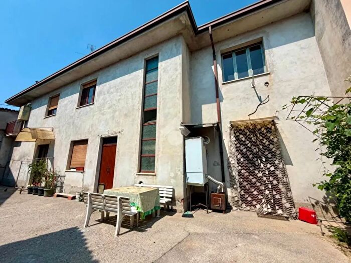 Casa quadrilocale in vendita in Via della Fossa, Pontevico