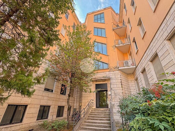 Appartamento trilocale in vendita in Via Crescenzio Scarselli, Teramo