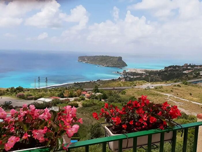 Casa con 7 locali in vendita in Viale Medugno, San Nicola Arcella