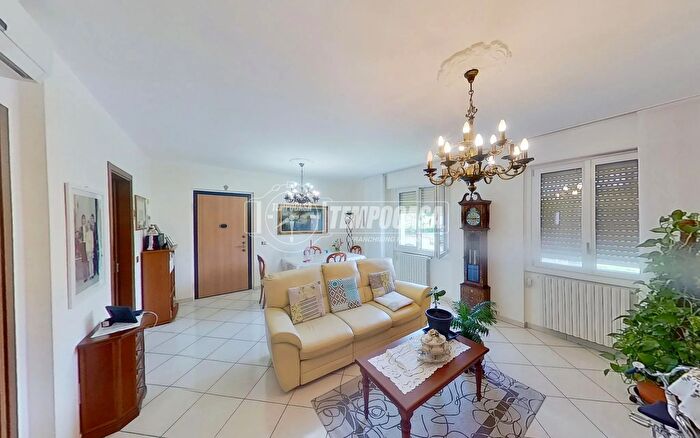 Appartamento quadrilocale in vendita in Via Ludovico Ariosto, Cabiate