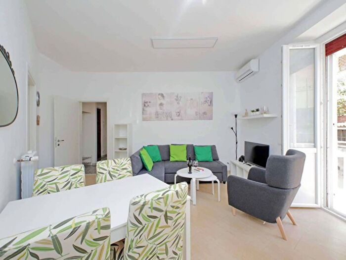 Appartamento trilocale in affitto in Via Livorno, Bologna, Roma