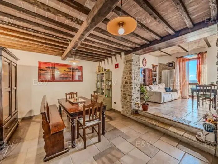 Appartamento con 6 locali in vendita in Strada Provinciale di Pantano, Perugia