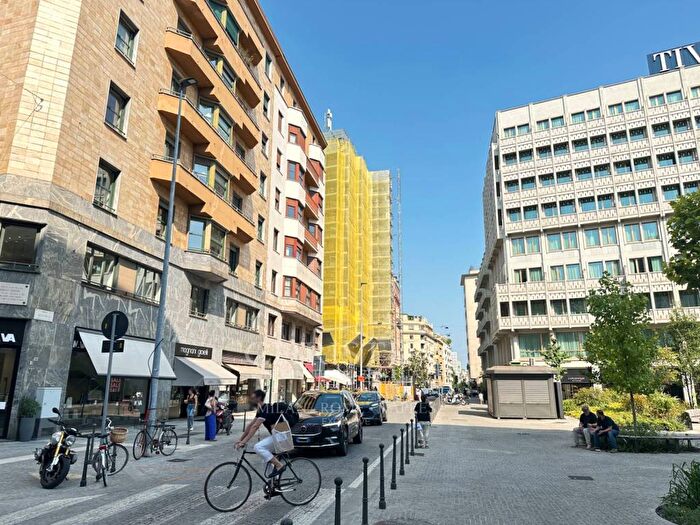 Casa con 5 locali in affitto in Via Durini, Borgogna Largo Augusto, Milano
