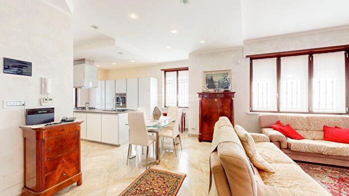 Casa con 7 locali in vendita in Via Giolitti, La Loggia