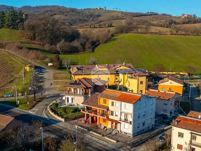 Casa con 7 locali in vendita in Via Mazzalasino, Scandiano
