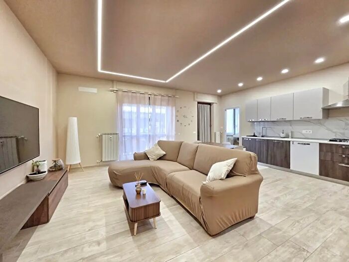 Appartamento quadrilocale in vendita in Alcide De Gasperi, Massa