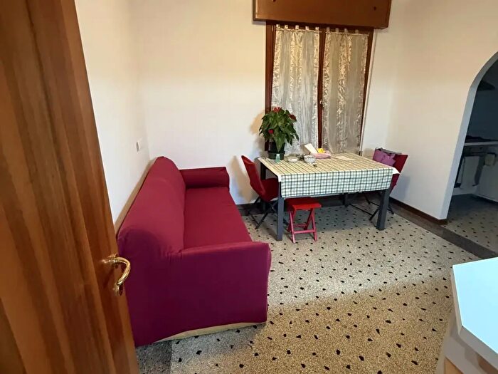 Appartamento trilocale in vendita in Via Garigliano, Venezia