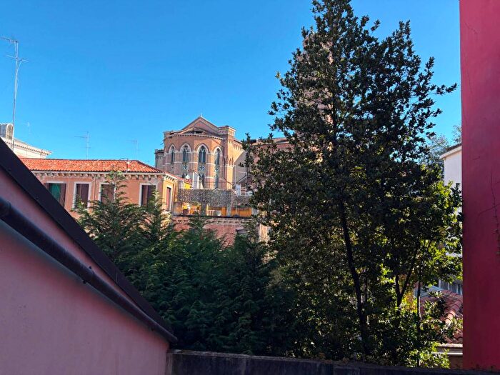 Appartamento trilocale in affitto in San Polo, Venezia