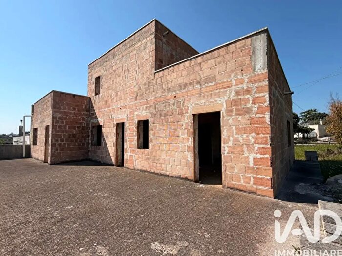 Casa con 7 locali in vendita in Via Gravina di Castro, Cisternino