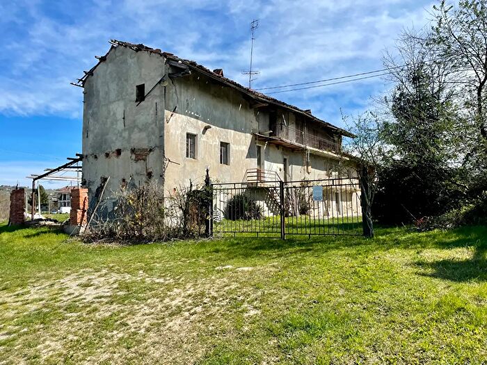 Casa con 16 locali in vendita in Borgata Biarella, Dogliani