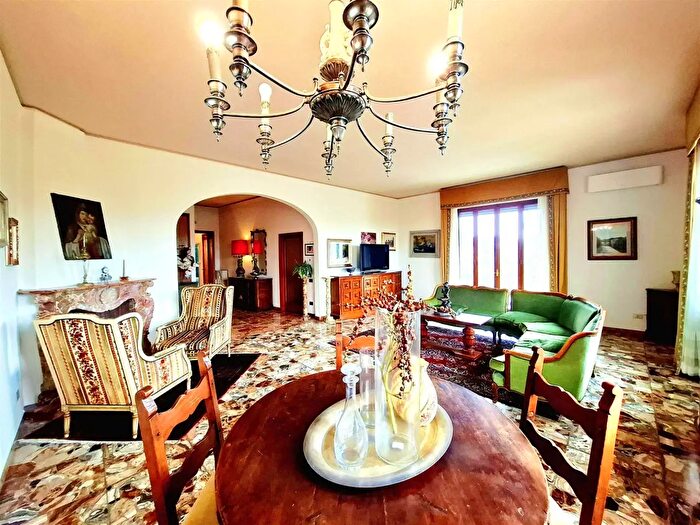 Appartamento con 6 locali in vendita in San Casciano In Val Di Pesa
