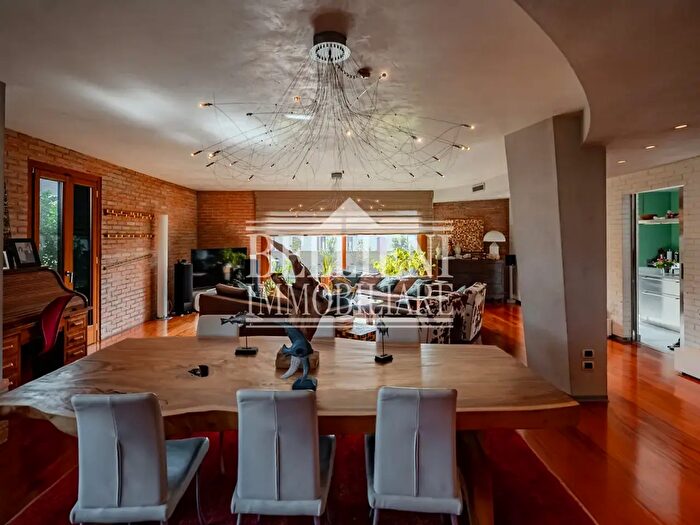 Appartamento con 5 locali in vendita in Via Cimone, Vicenza