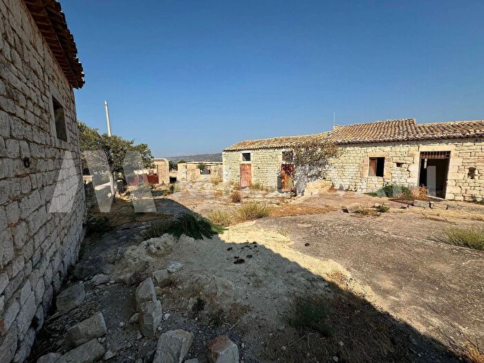 Casa con 6 locali in vendita in Contrada Grottapaglia, Scicli