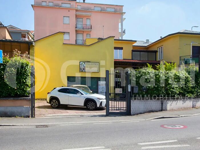 Appartamento con 5 locali in vendita in Viale Marconi, Cusano Milanino