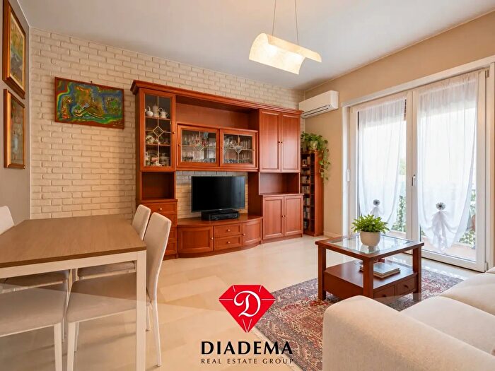Appartamento con 5 locali in vendita in Via Papa Innocenzo XI, Vedano Olona