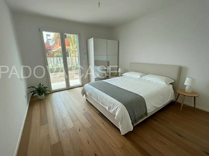 Appartamento quadrilocale in vendita in Via Comino, Padova