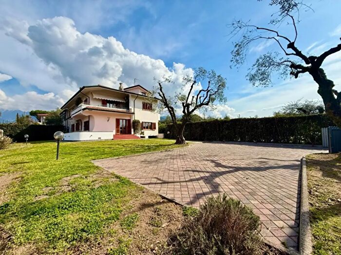 Casa con 5 locali in vendita in Marina Vecchia, Massa