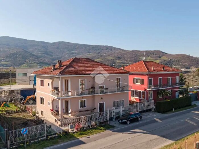 Casa con 8 locali in vendita in Via Saluzzo, Costigliole Saluzzo