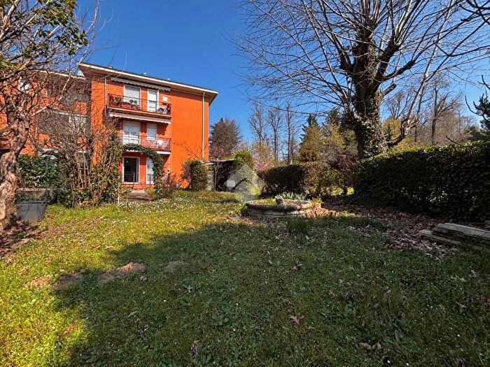 Appartamento trilocale in vendita in Via Castagnevizza, Malnate