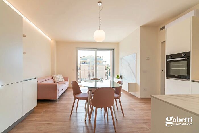 Appartamento trilocale in vendita in Via Romagna, Gabicce Mare