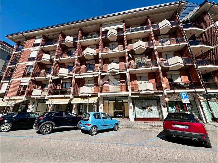 Appartamento quadrilocale in vendita in Via San Teobaldo, Alba