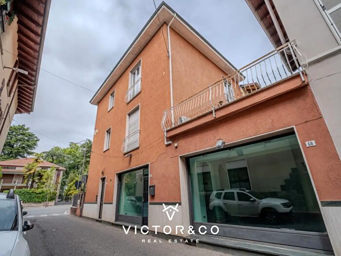 Casa trilocale in vendita in Via Valle, Oleggio