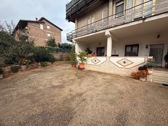 Appartamento con 5 locali in vendita in Via Carciolano, Fabrica Di Roma