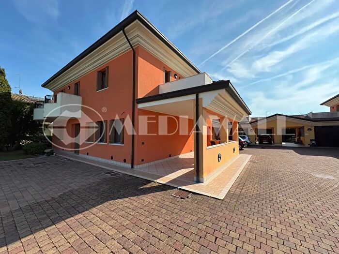 Appartamento con 7 locali in vendita in Via Monsignor Giuseppe Martin, San Michele Al Tagliamento
