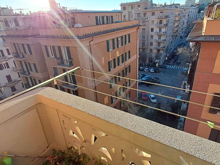 Appartamento con 5 locali in affitto in Salita Francesco Vignola, Foce, Genova