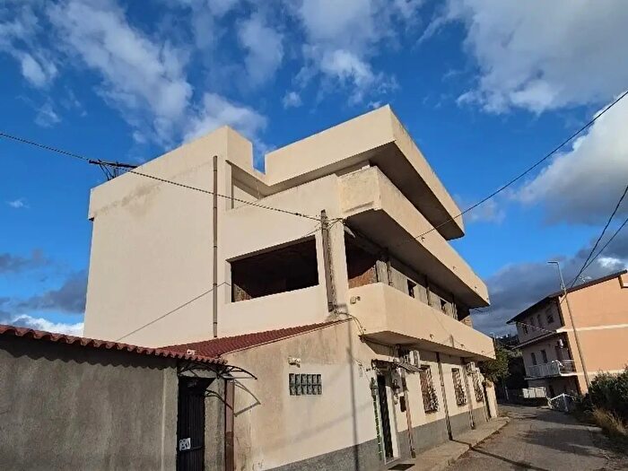 Casa con 8 locali in vendita in Contrada Caridi, Reggio di Calabria