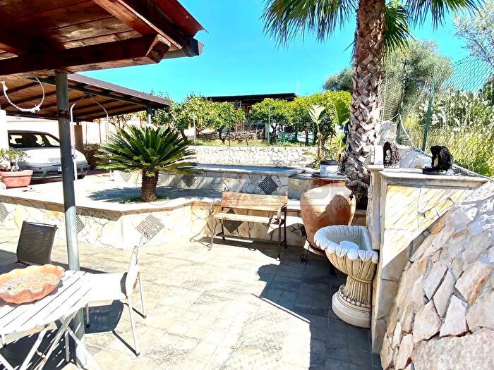 Casa con 10 locali in vendita in Via Luigi Volpicelli, Siracusa