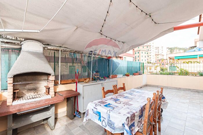 Appartamento con 5 locali in vendita in Via Manuzio, Genova