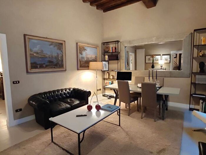 Appartamento trilocale in affitto in Via dei Coronari, Piazza Navona, Roma