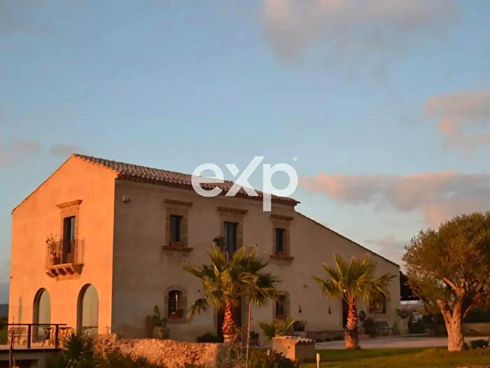 Casa con 15 locali in vendita in Caltagirone