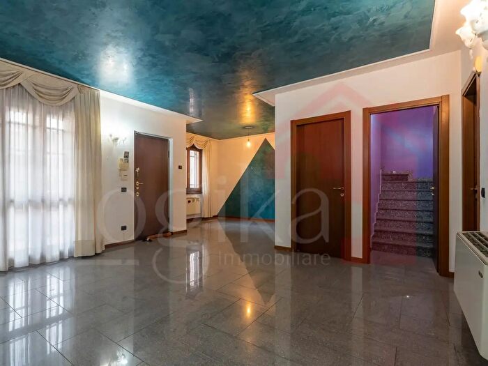 Casa quadrilocale in vendita in Via Carminati, Lacchiarella