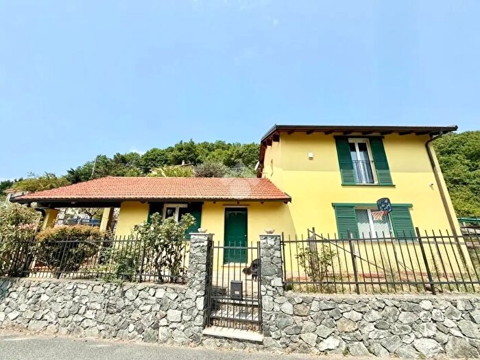 Casa con 7 locali in vendita in Località Contrada, Stella