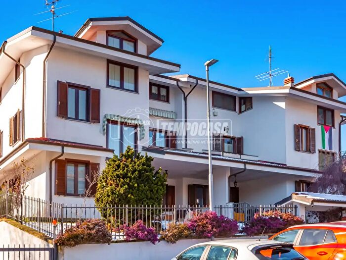 Casa con 5 locali in vendita in Via Ruadavalle, Coazze